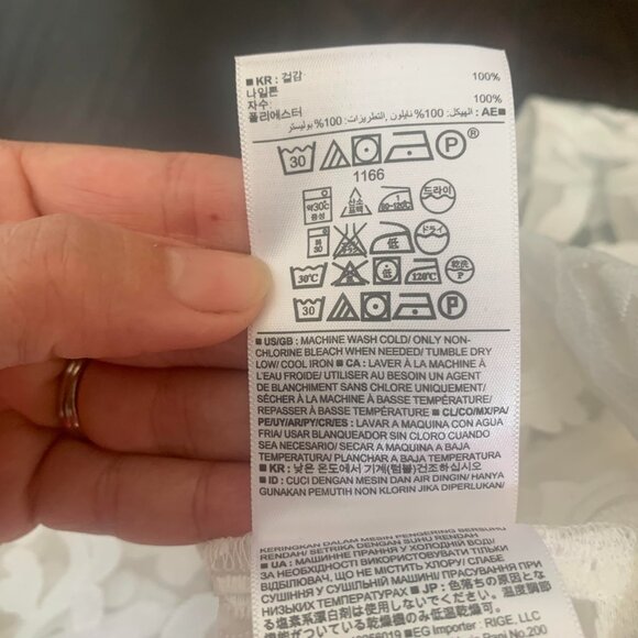 Banana Republic sheer white embroidered sleeveless top size small - Picture 5 of 7